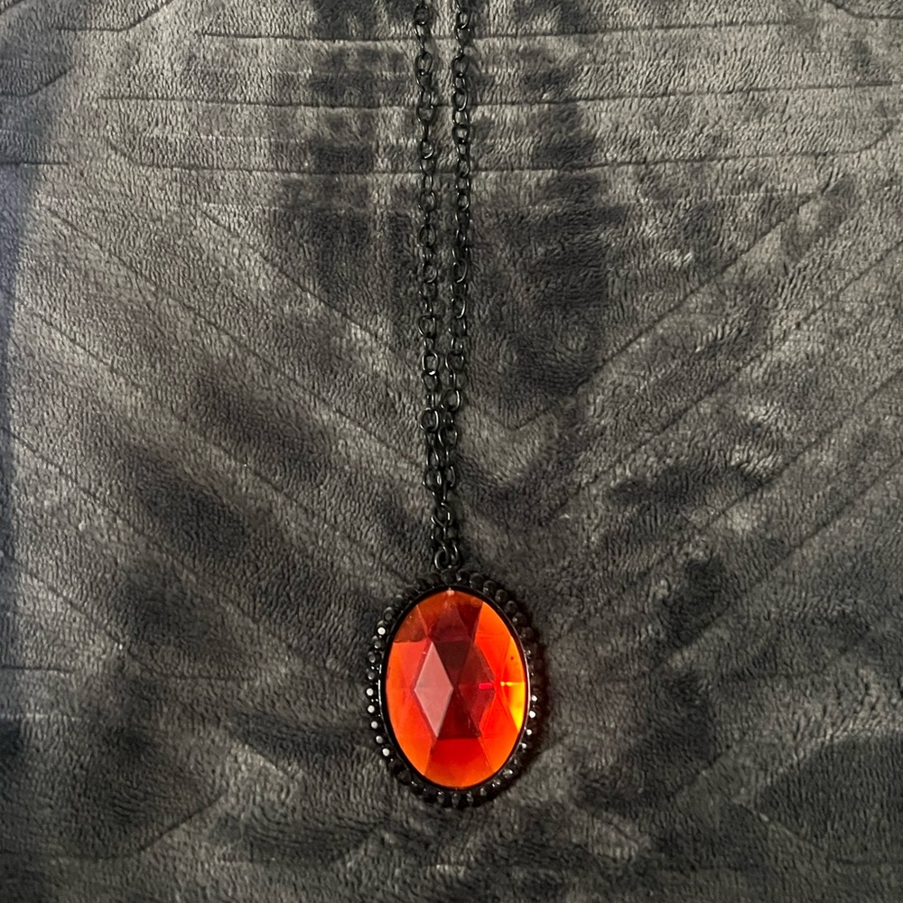 Elegant Black and Red Pendant Necklace